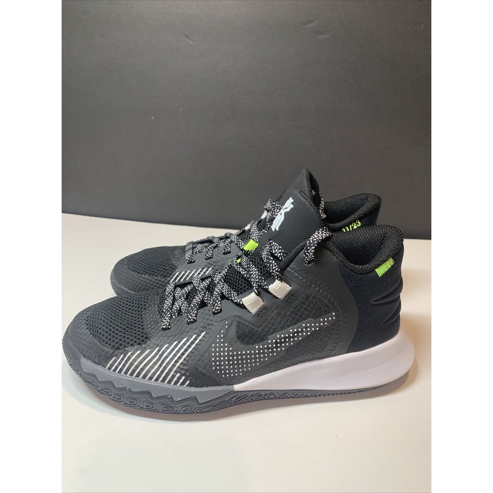 Nike Boys Kyrie Flytrap 5 DD0340-002 Black Basketball Shoes Sneakers Sz 4.5Y